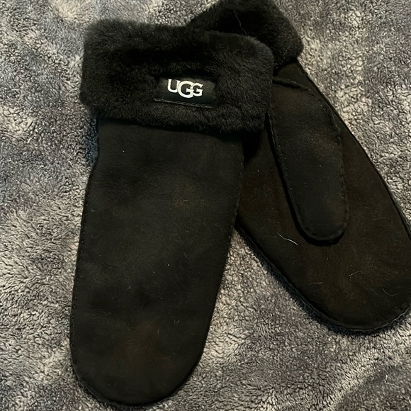 UGG sheepskin mittens - Picture 1 of 5